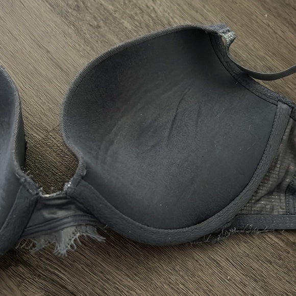 Brand new Victoria Secret bra - Picture 8 of 9